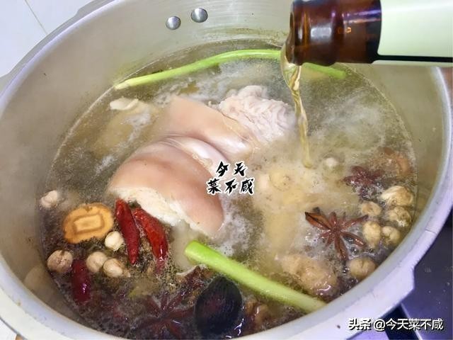 正宗家常酱肘子做法,家常酱肘子做法