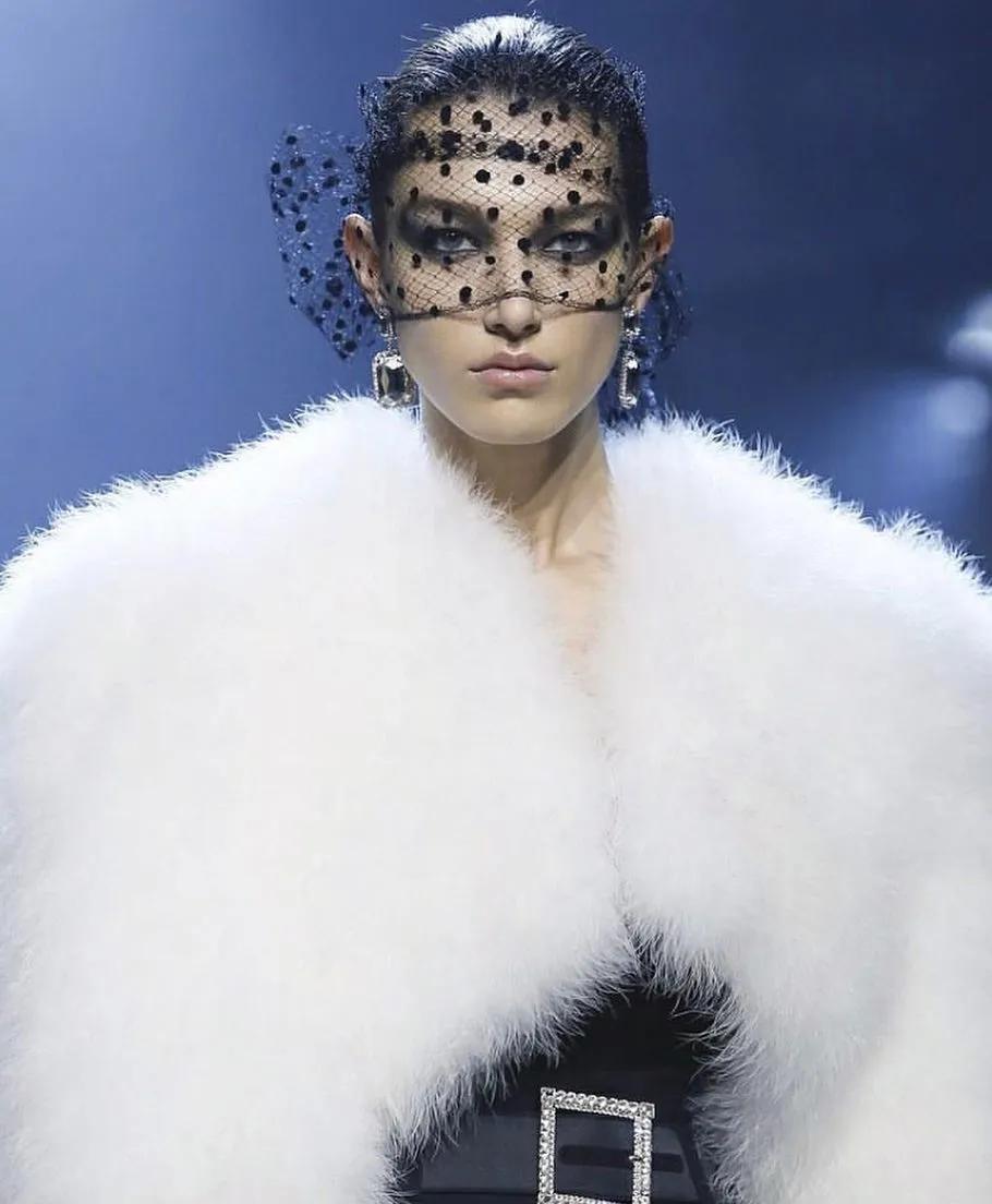 如何垫下巴看起来又翘又尖,怎么垫下巴改善下巴短平