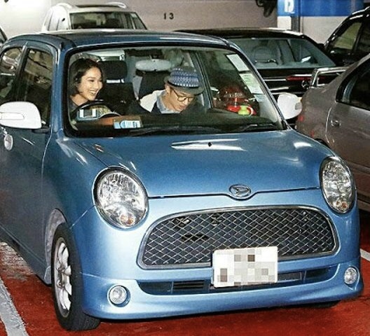 婚前开10万元大发,婚后换特斯拉!这位明星给老婆送上40万宝马