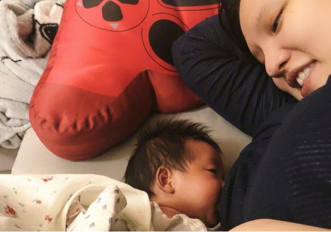 谢依霖二胎自己动手剪脐带,谢依霖顺产分享