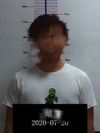 路怒症男子拦停对方就打,路怒症男子拦车骂人事件