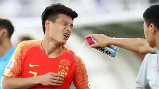 国足武磊伤势好转了吗,武磊左肩伤势如何