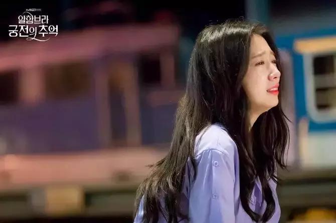 阿尔罕布拉宫的结局,朴信惠阿尔罕布拉宫的回忆穿搭