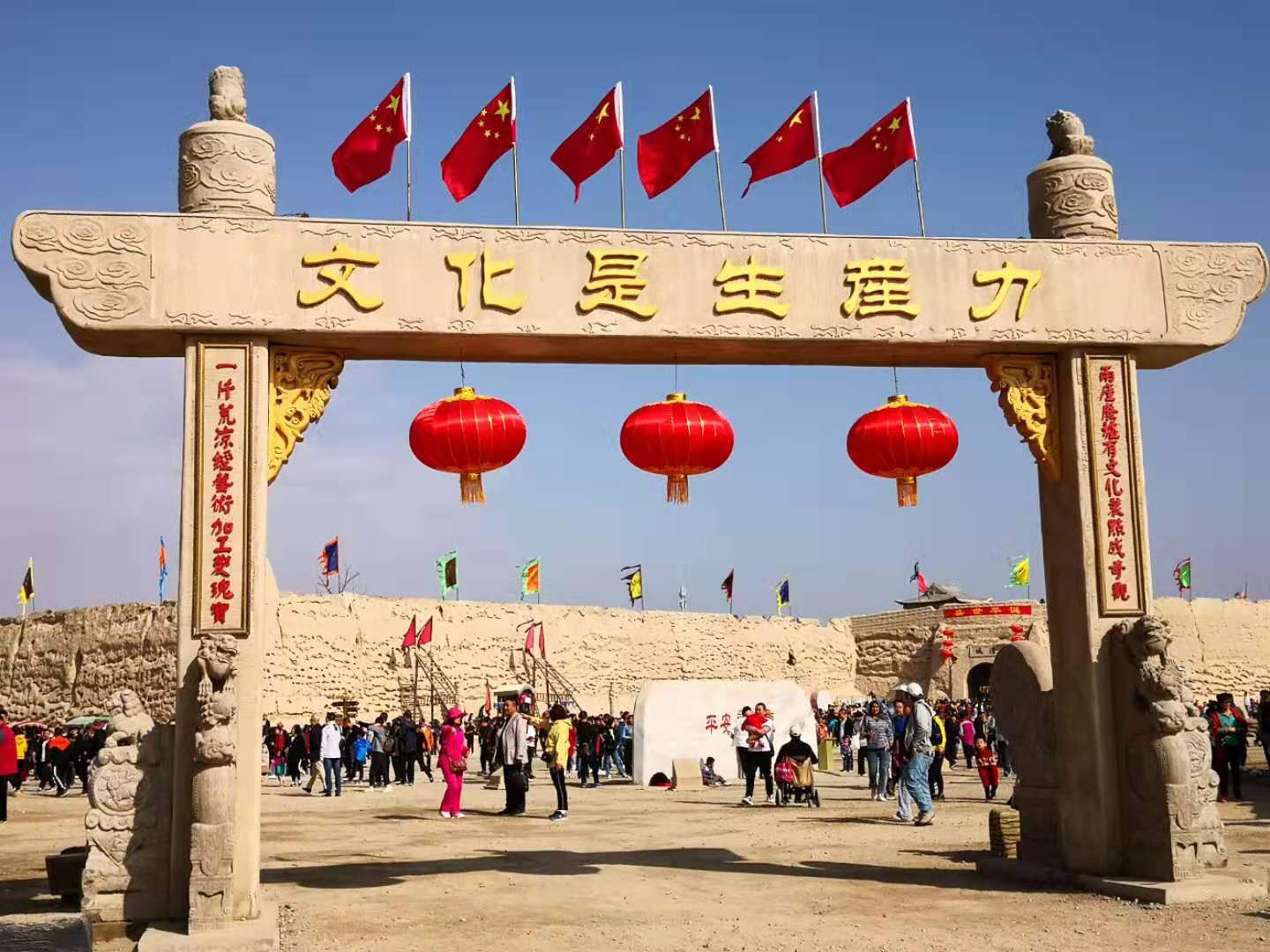 荒凉的古堡里藏着一个女人,荒凉的古堡中有人反弹着琵琶