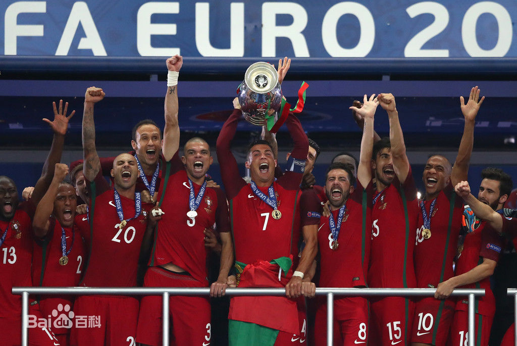 足球之神c罗vs足球之王,足球之王c罗小时候的模样