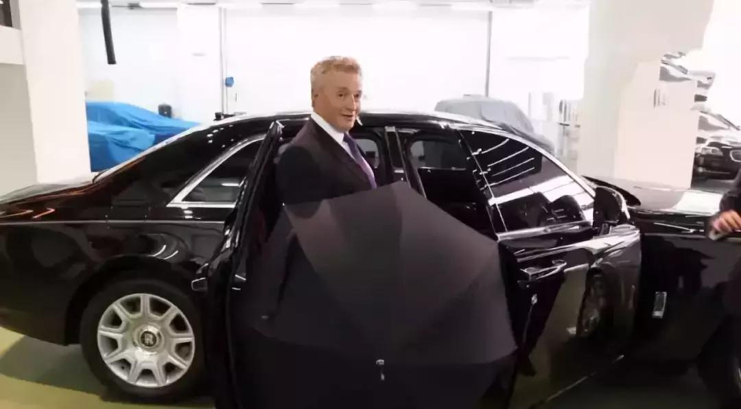 劳斯莱斯一把伞10万元,劳斯莱斯十万元的伞