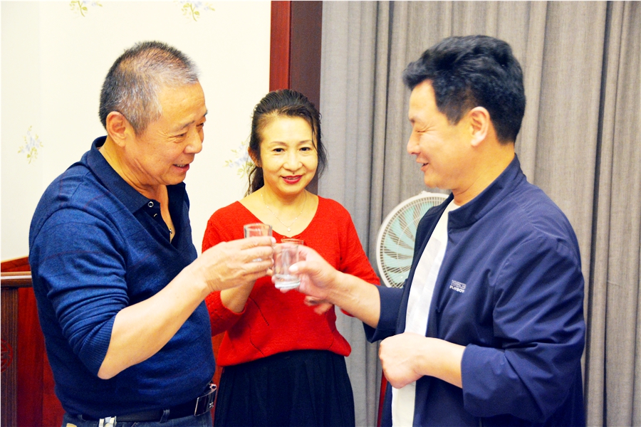 摄影艺术家走进河南洛阳「徐州人家土菜馆」喜迎中秋佳节