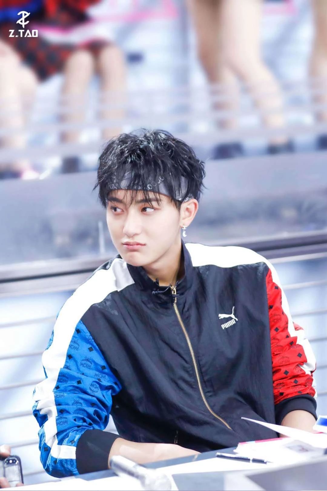 黄子韬是个搞笑的人吗,黄子韬是时代少年团的队员吗