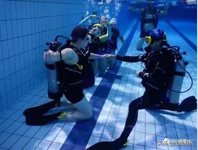 潜水会浮起来怎么办,如何潜水在水底不浮起来