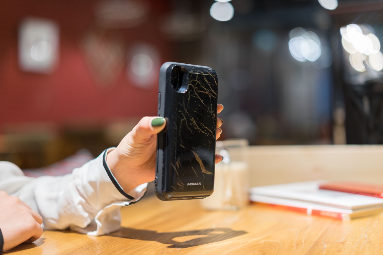 超薄磁吸充电宝摩米士,便携式充电宝快充摩米士