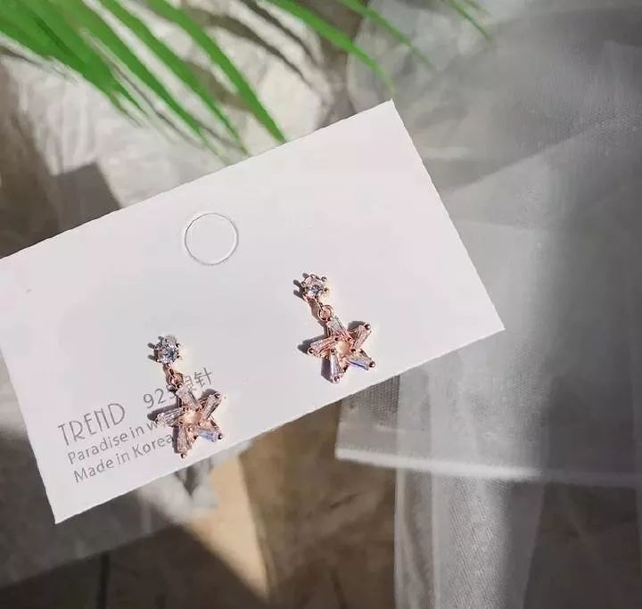 耳饰别致不对称,耳饰可爱黑白