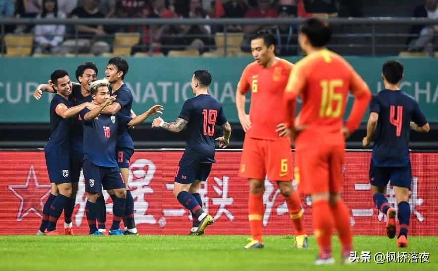 国足夺冠后,国足凯旋夺冠