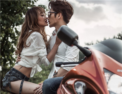 怎么高情商安慰男朋友,怎样给男朋友心理上的安慰