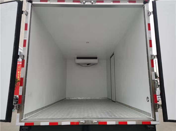 国六重汽豪沃单排冷藏车技术评测,国六重汽豪沃一排半冷藏车照片