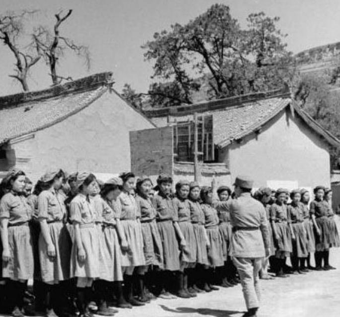 河南农妇去医院就诊，无意间露出胳膊，警察前来才知其身份不简单