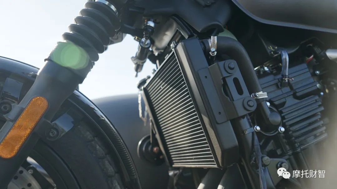 胖虎试驾：长江边三轮Bobber400