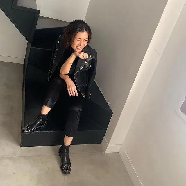 看这位45+日本博主的时尚穿搭，有一种由内而外散发的自信张扬