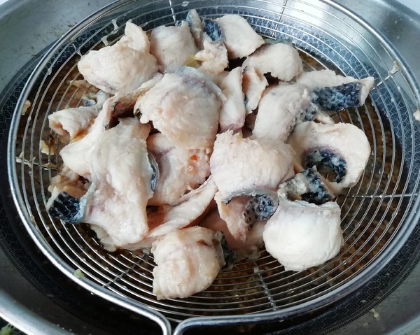 鱼煮的不鲜嫩，盐是罪魁祸首，而且最关键的步骤很多人都不会