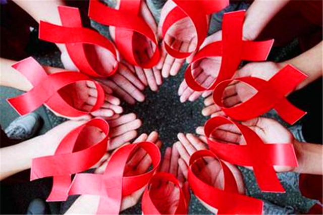 非洲一只黑猩猩,是怎么把艾滋病传给非洲黑人,再传到全世界的?