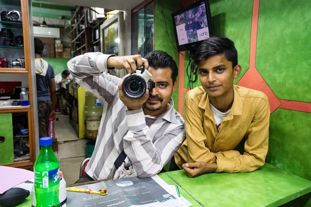 印度加尔各答地铁列车,印度火车站加尔各答