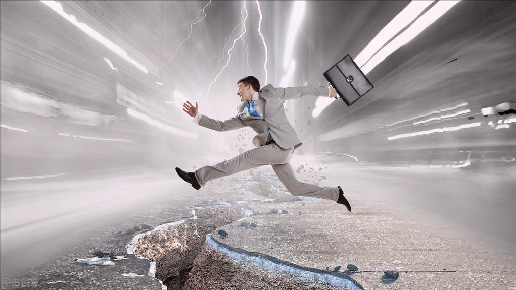 深蹲锻炼双腿，3种方式变化脚下距离，适量运动高效健身