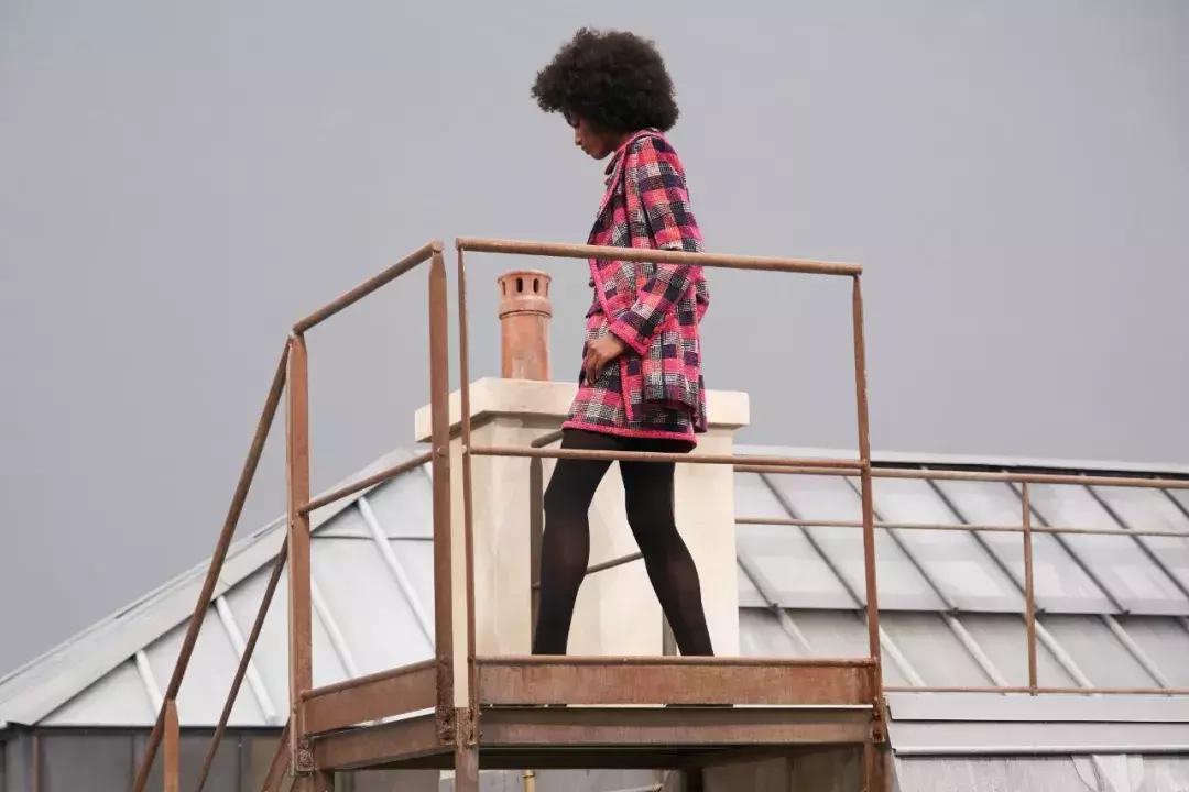 香奈儿新款手袋街拍,香奈儿经典手袋粗花呢