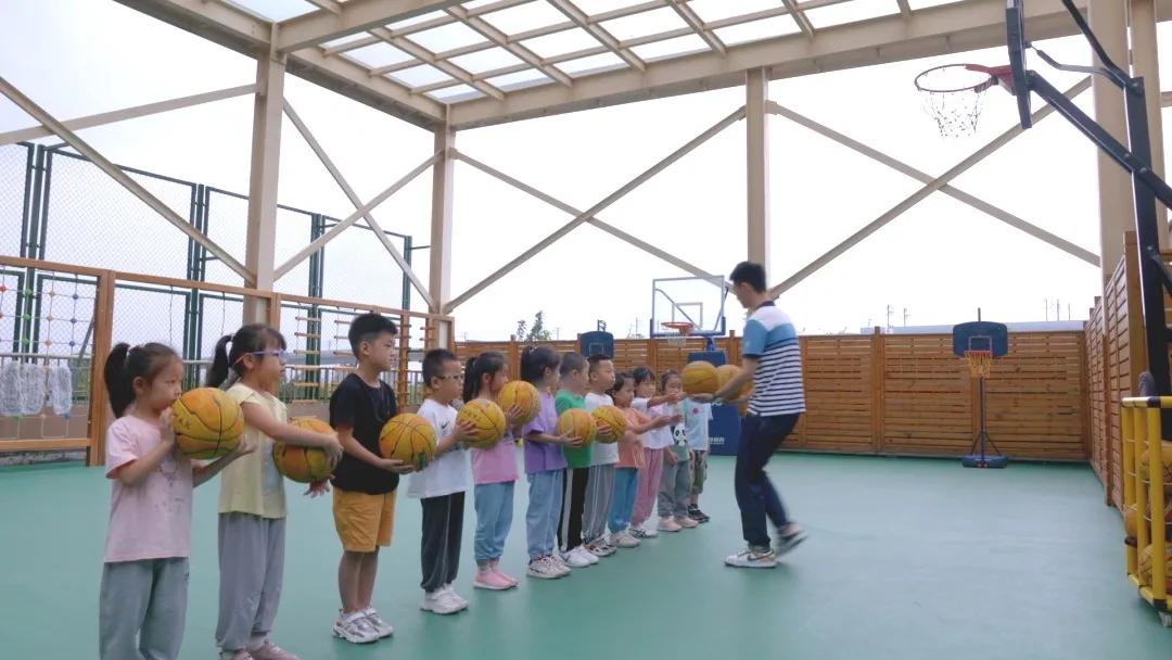 骞磋交骞煎笀濡備綍璺熷勾鑰佺殑骞煎笀浜ゆ祦,鍩庡競闈㈠瓟涓撹瑙嗛