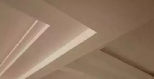 彩色乳胶漆时间久了褪色怎么办,墙面乳胶漆开裂掉皮原因