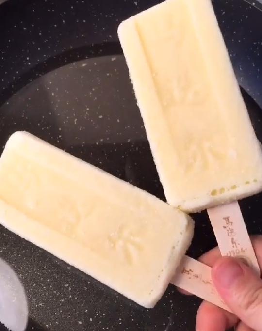 油炸冰淇淋的正确方法视频,油炸冰淇淋正确做法