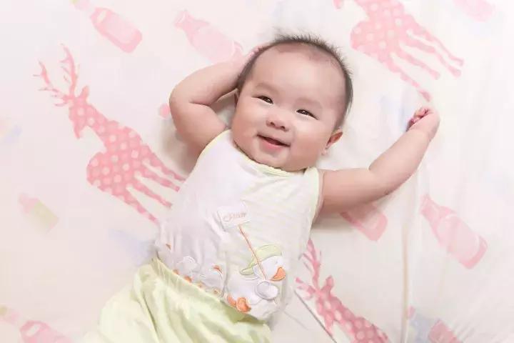 宝宝肌肤的保养知识,宝宝皮肤保养小技巧