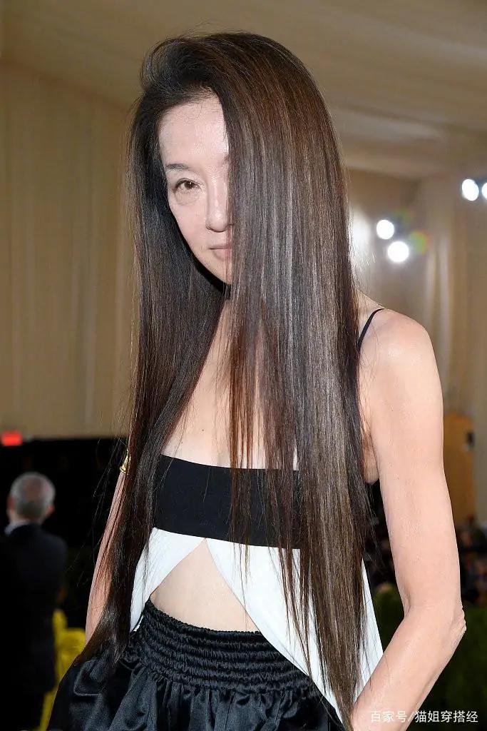 婚纱女王王薇薇如今74岁,“婚纱女王”王薇薇