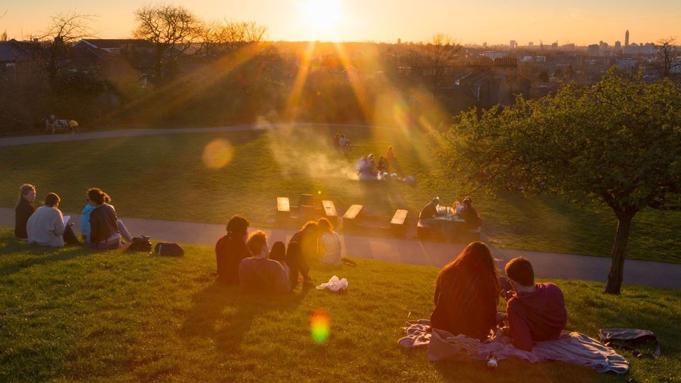 接受友谊的淡去——疫情的次级影响