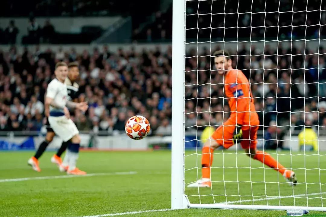 打败阿贾克斯,阿贾克斯击败皇马