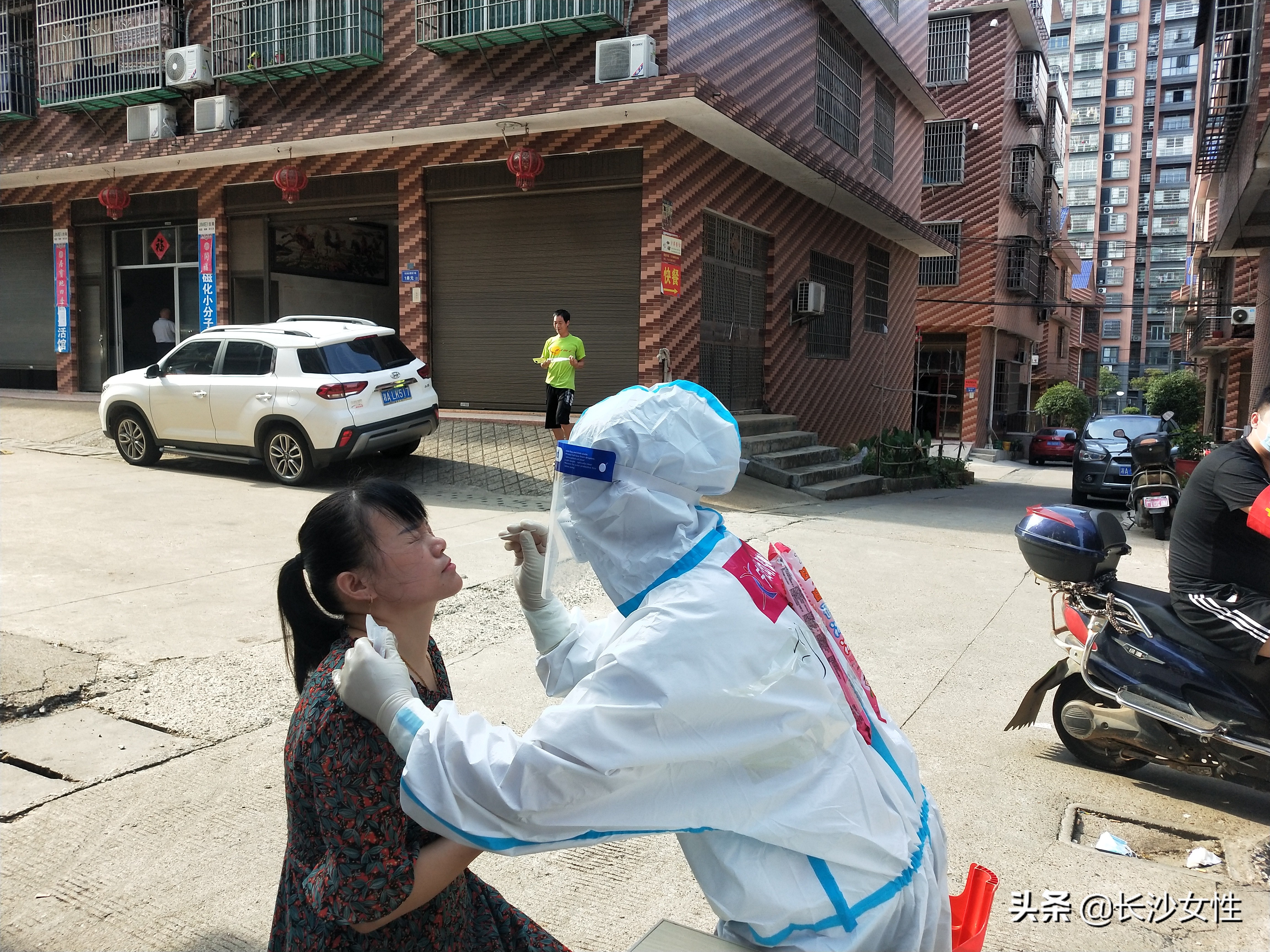 巾帼疫情防控慰问,巾帼妇幼抗疫情