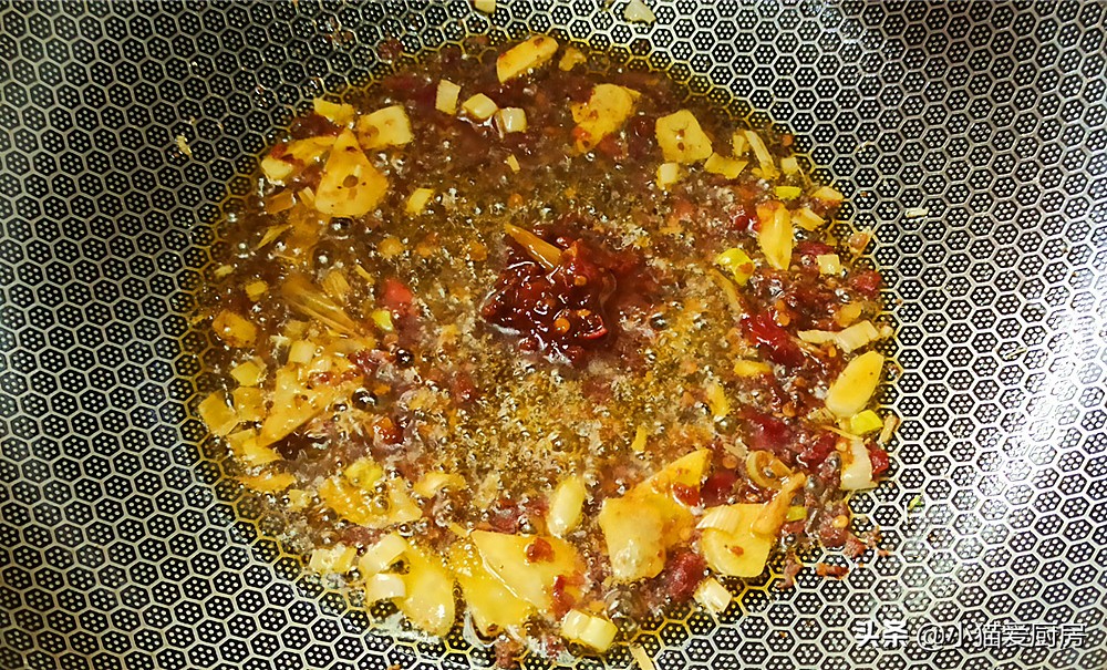 红烧肉焖豆腐泡家常做法简单,溜豆腐家常做法简单又好吃