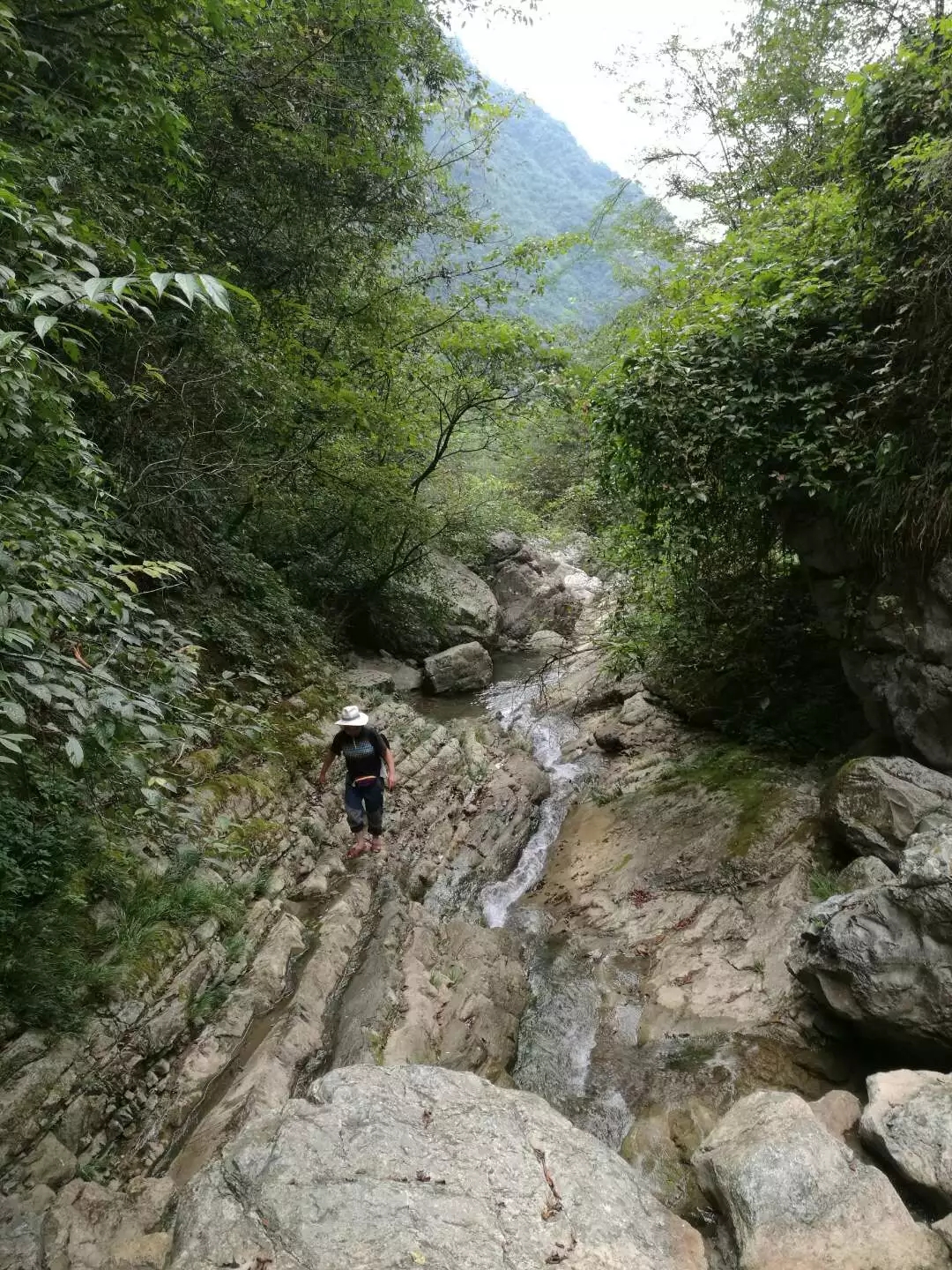 西漂湾瀑布群,建始西漂湾瀑布群