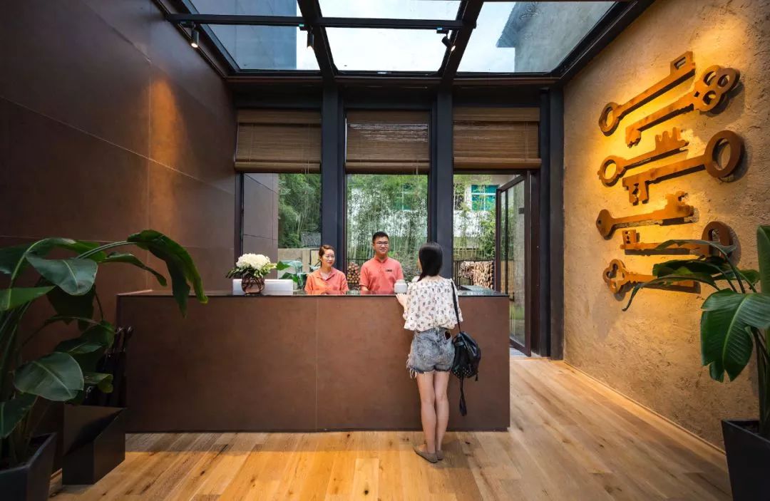 莫干山网红儿童旋转滑梯民宿,莫干山新晋森林亲子民宿无边泳池