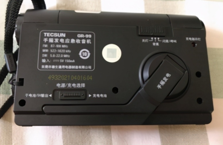 应急必备！比德生更全能的六边形战士，手摇发电，720天超长待机