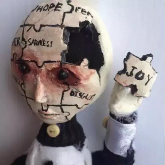 12岁男孩用捡来的破烂，亲手打造出一个暗黑王国，…