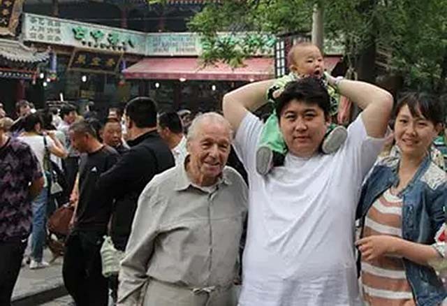 中国小伙为报答瑞士房东为其送终，2012年老人去世：想长眠于中国