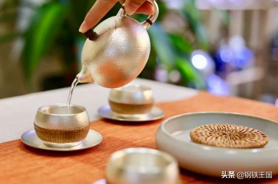 银壶铜壶铁壶哪个烧水泡茶好,银壶煮水和银茶壶泡茶有什么区别