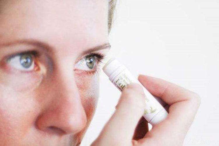 唇膏除了可以涂嘴还可以涂哪里,唇膏的使用方法和技巧