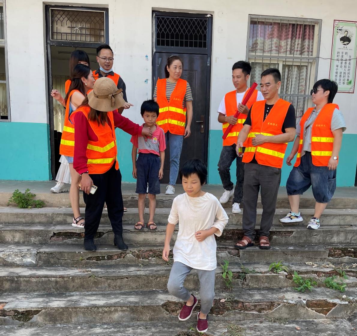 用爱助学点燃希望,用爱点燃希望公益