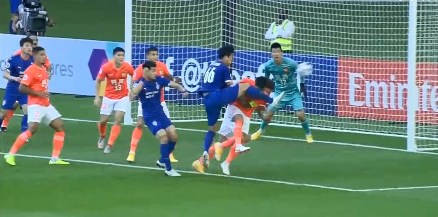 足球史上超凶险一幕球员当场休克,张琳芃赛后哭泣视频