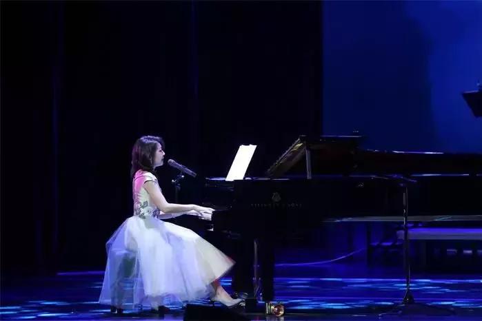 2018陈佳邓丽君歌曲演唱会,陈佳邓丽君2017演唱会又见炊烟