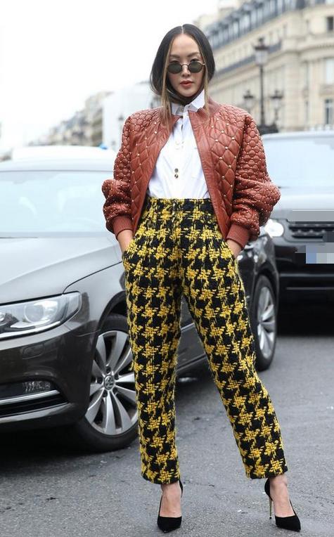 千鸟格再掀时尚潮流，穿对减龄提气质，再不是妈妈们的专属了