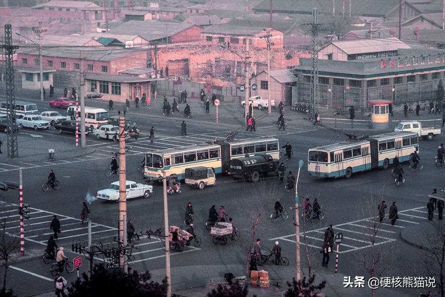 四天盖一层中国首创空中造楼机,中国独创空中造楼机