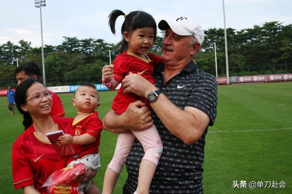 鲁能球迷高喊足协下课！前国脚重提恒大主帅名言：中国足球没前途