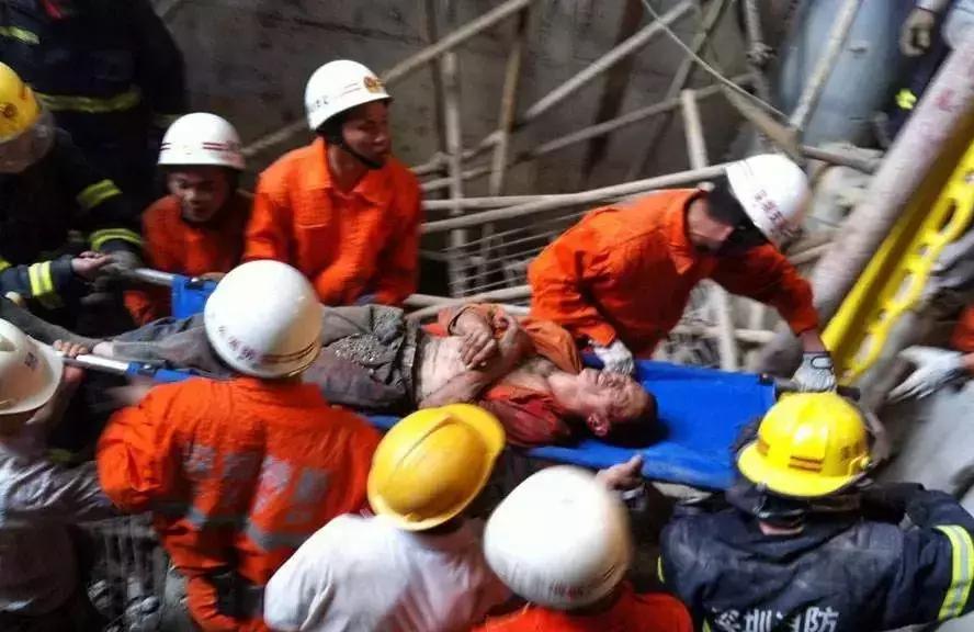 拆除楼倒塌瞬间,拆除承重墙坍塌事件