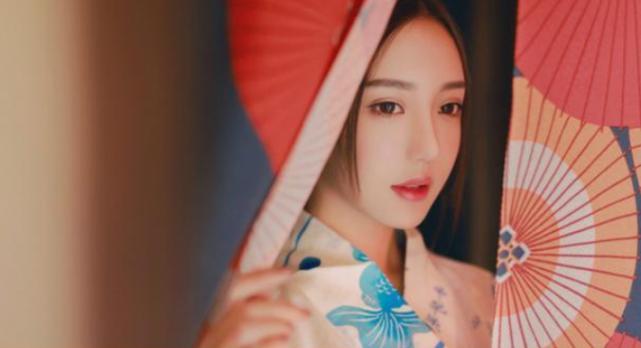 日本和服背后的小包的来历,日本的和服后面的包是什么玩意儿